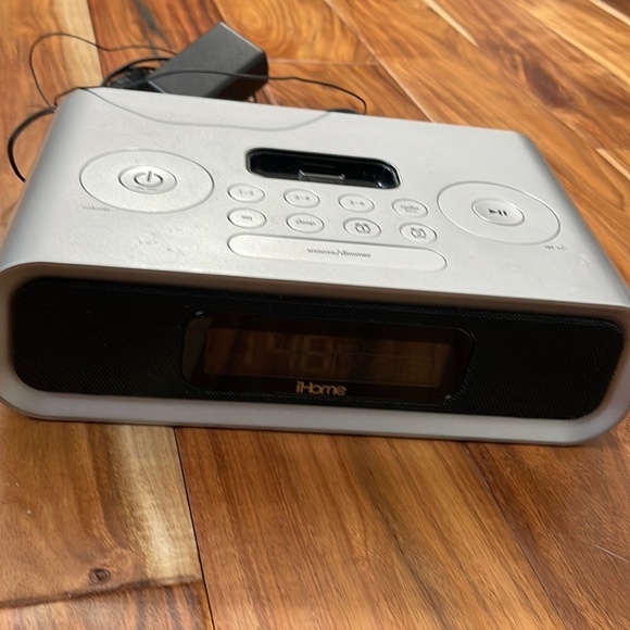 iHome Alarm Clock - Picture 1 of 4